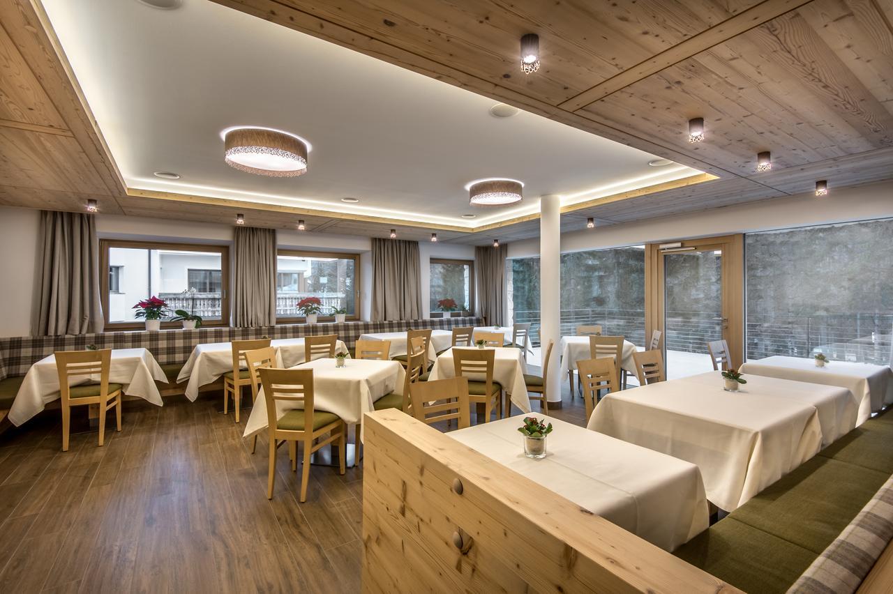 Garni Larix Hotell Colfosco Eksteriør bilde